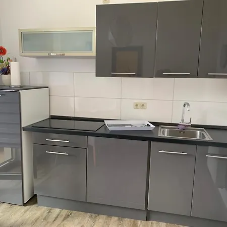 Alles Was Man Braucht, 1-zimmer *