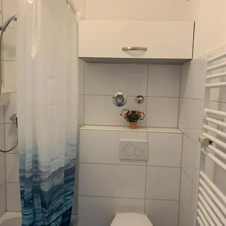 Alles Was Man Braucht, 1-zimmer 公寓 *